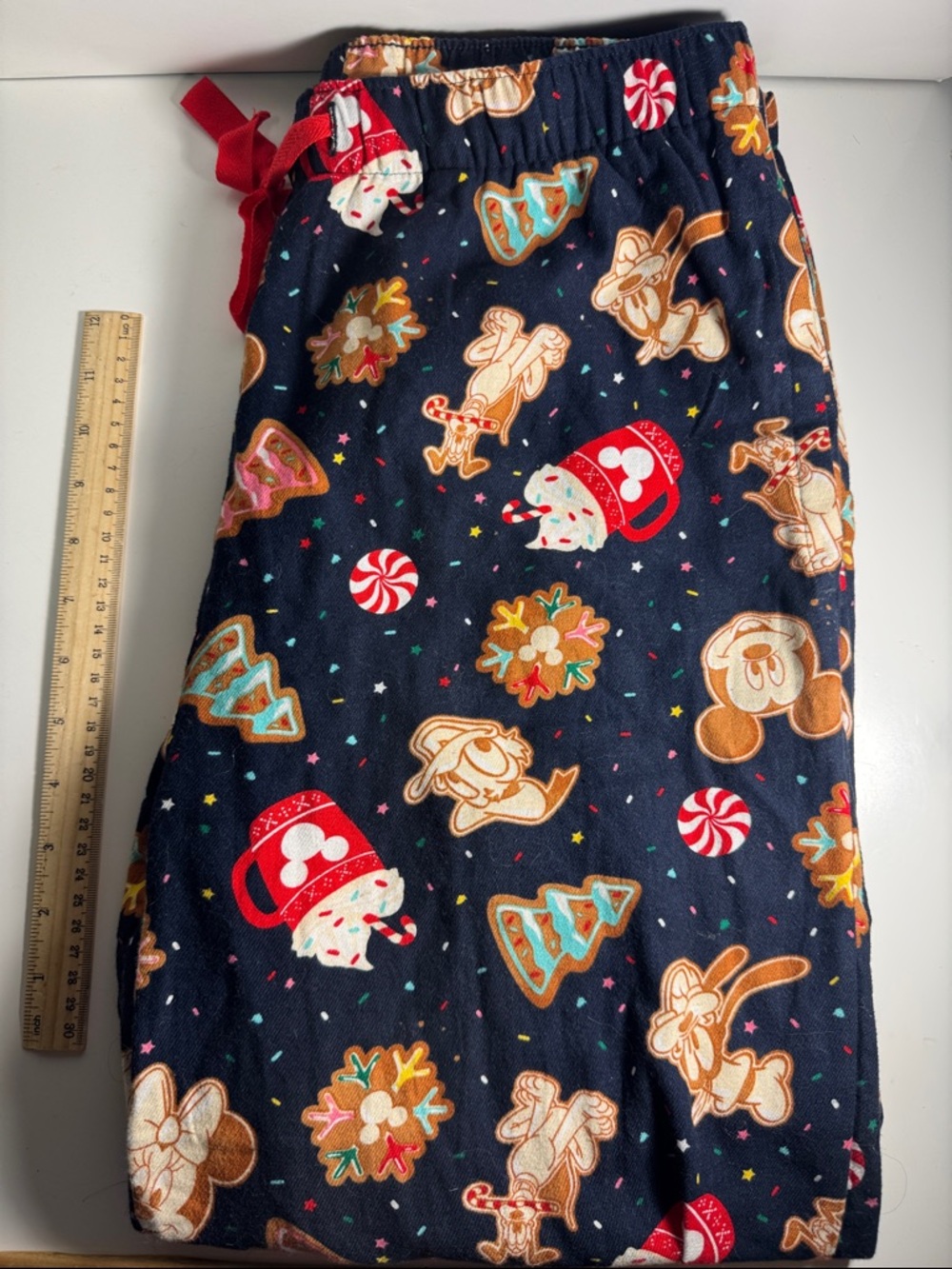 Disney old Navy Holiday Character Lounge Pants Christmas medium treats pockets!